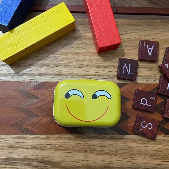 Sneaky Emoji - Yellow Mini Tin Box - Picture 1 of 3